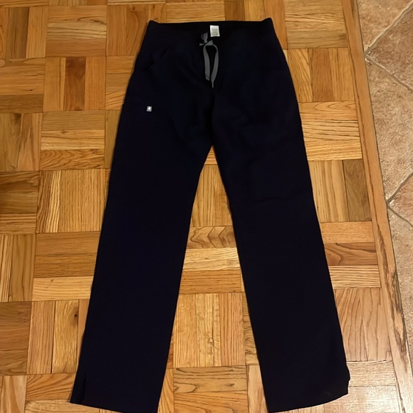 Figs Kade Cargo Scrub Trousers™ Small Tall Navy Blue - Picture 3 of 6